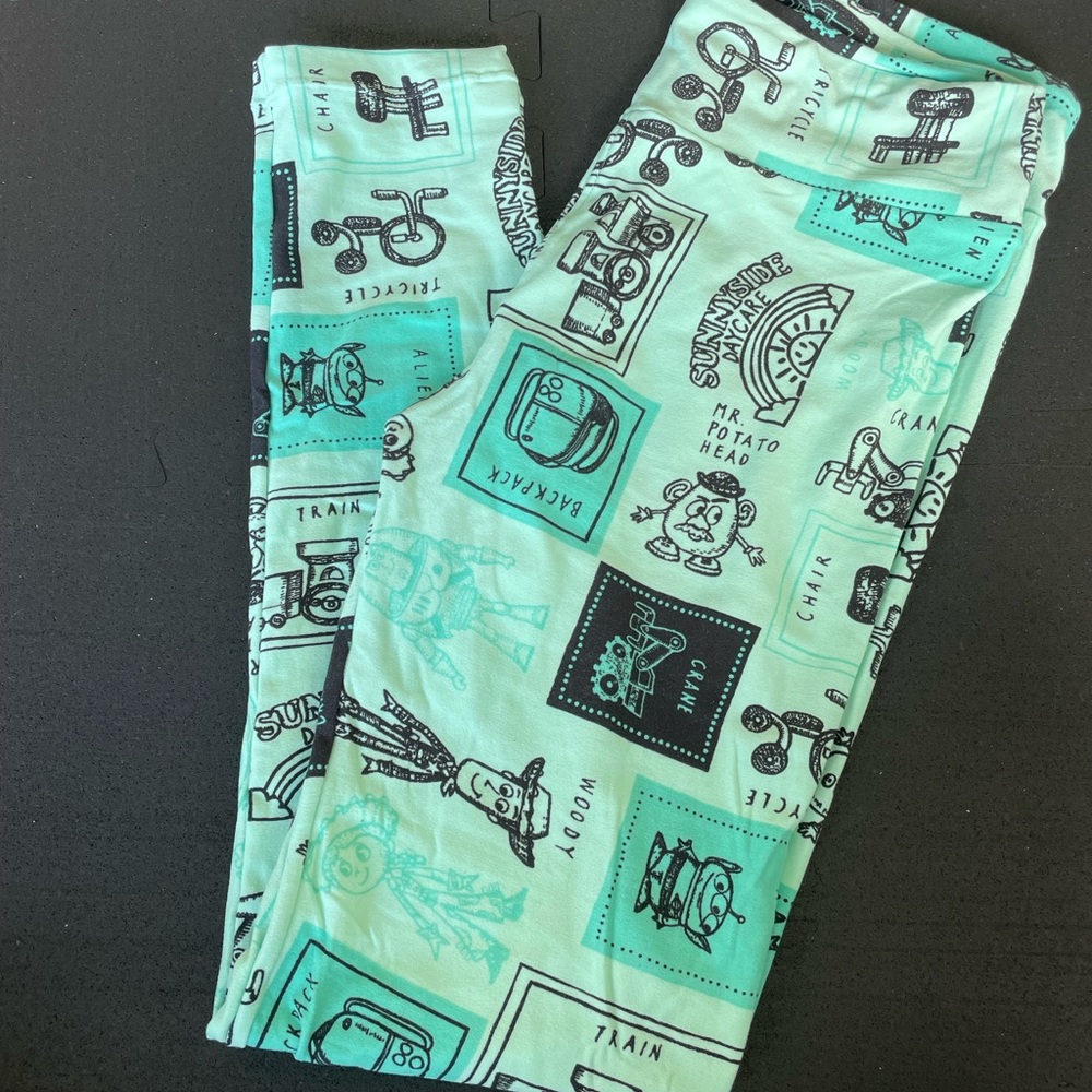 Lularoe Disney OS leggings